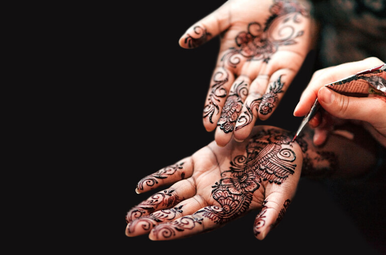 Be a Mehndi Artist with Patience and Practice