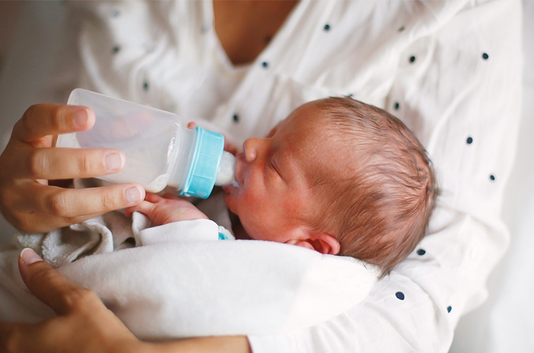 Breastfeeding Twins babies being bottle fed