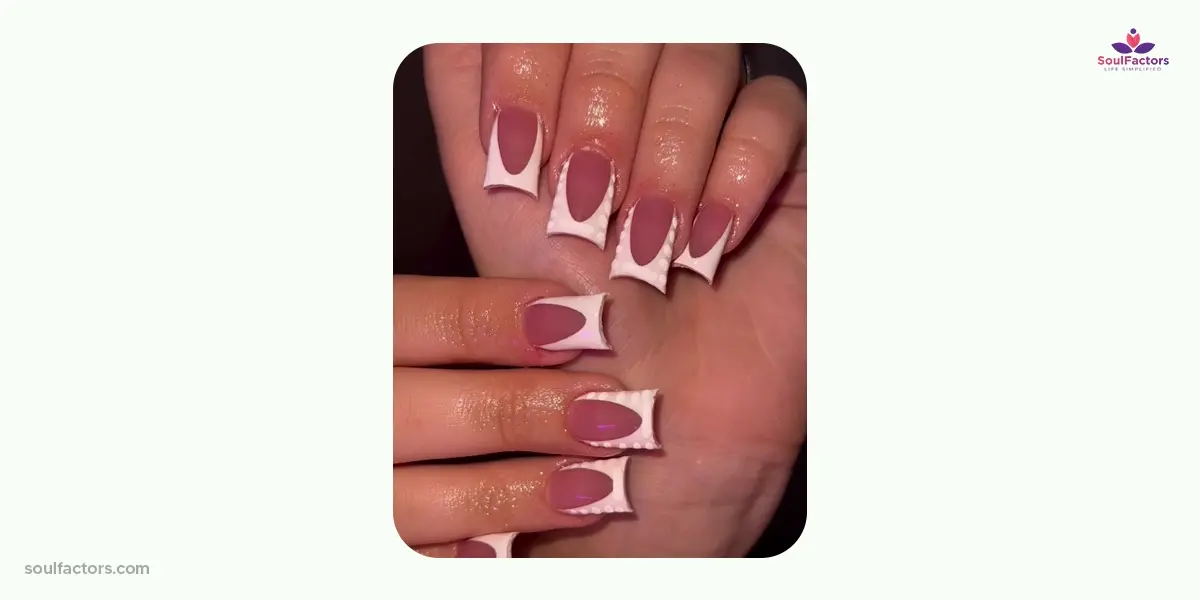 French Tip Duck Nails 