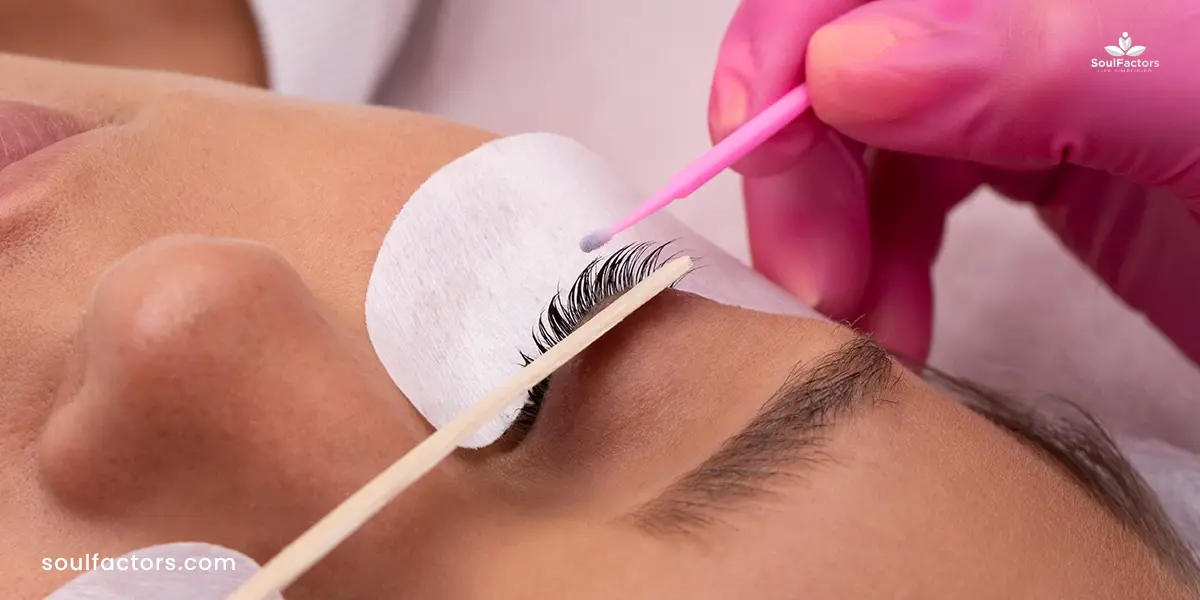 What Are Semi-Permanent Eyelashes?