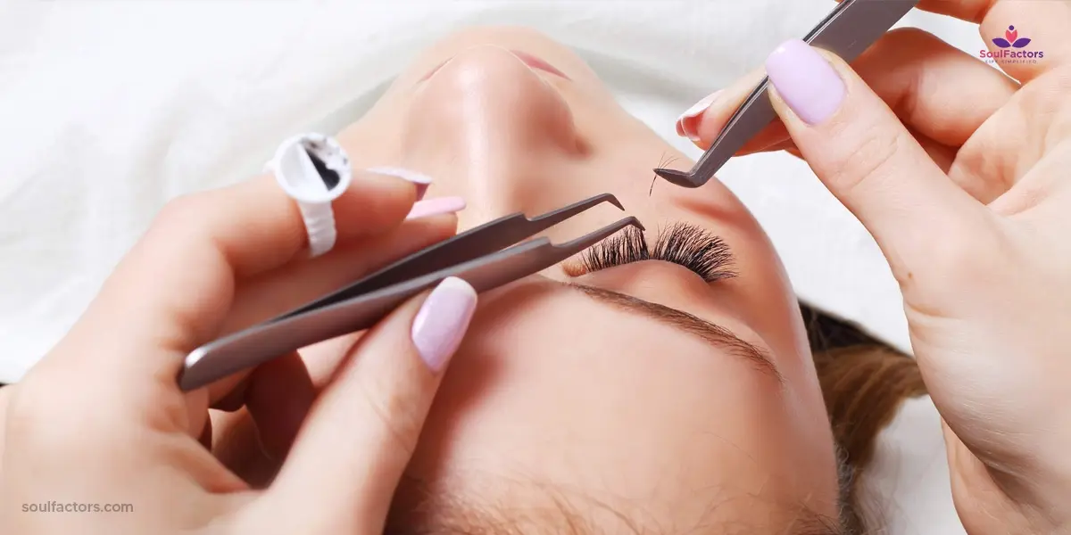 How Do Professionals Remove Eyelash Extensions