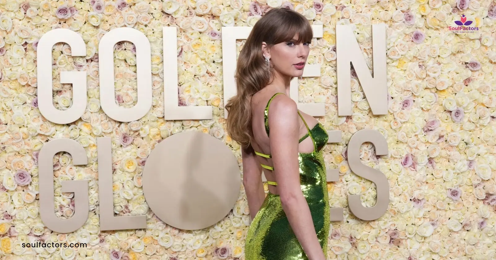 Taylor Swift Dazzles On Golden Globes Red Carpet In A Stunning Green Dress