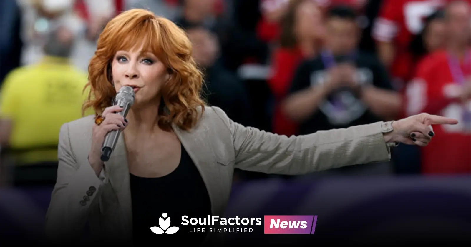 Country icon Reba McEntire performs anthem