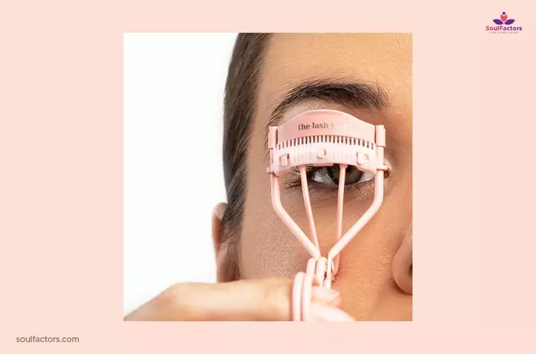 best eyelash curler with a comb copy